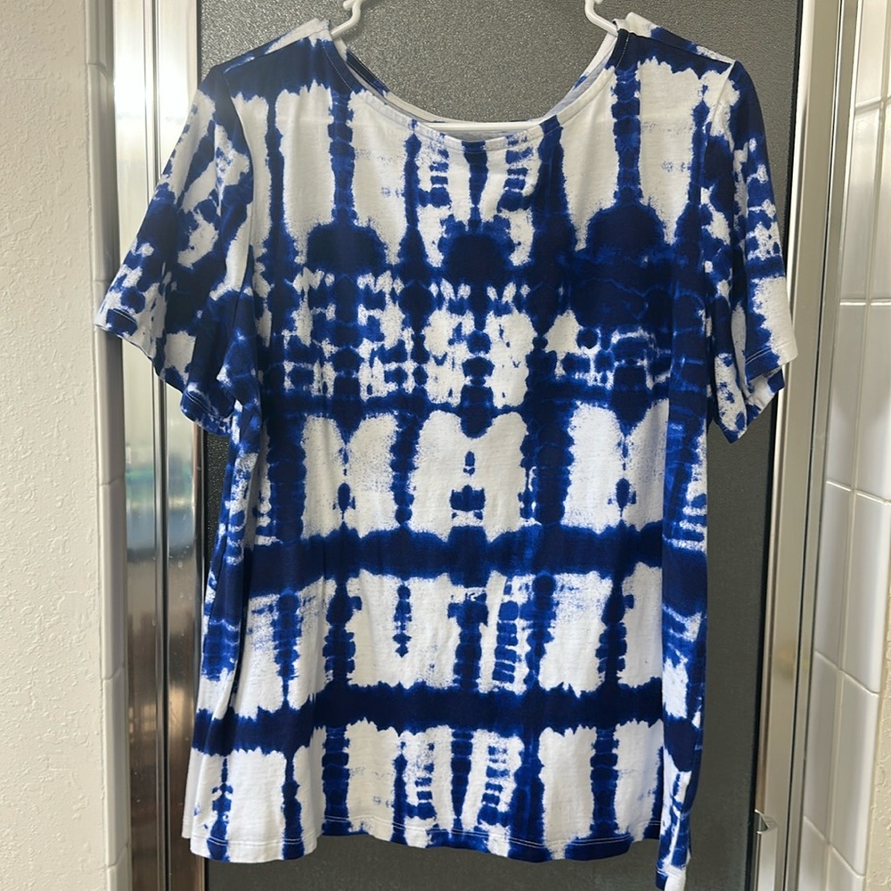 Coral Bay Blue And White Tie-Dye Accordion Pattern Short Sleeve